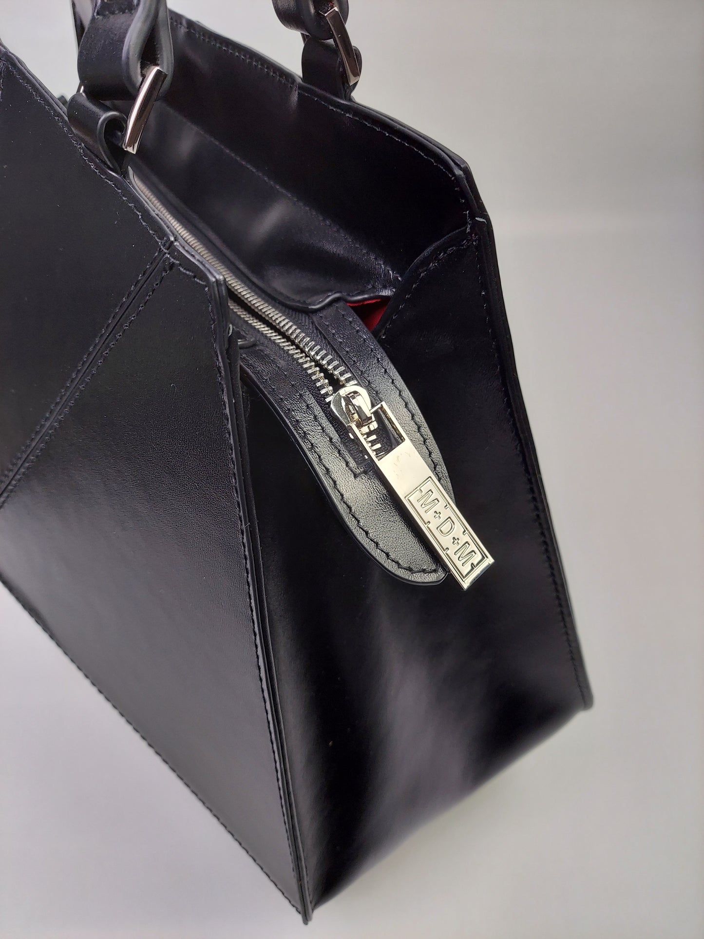 black shoulder handbag collection