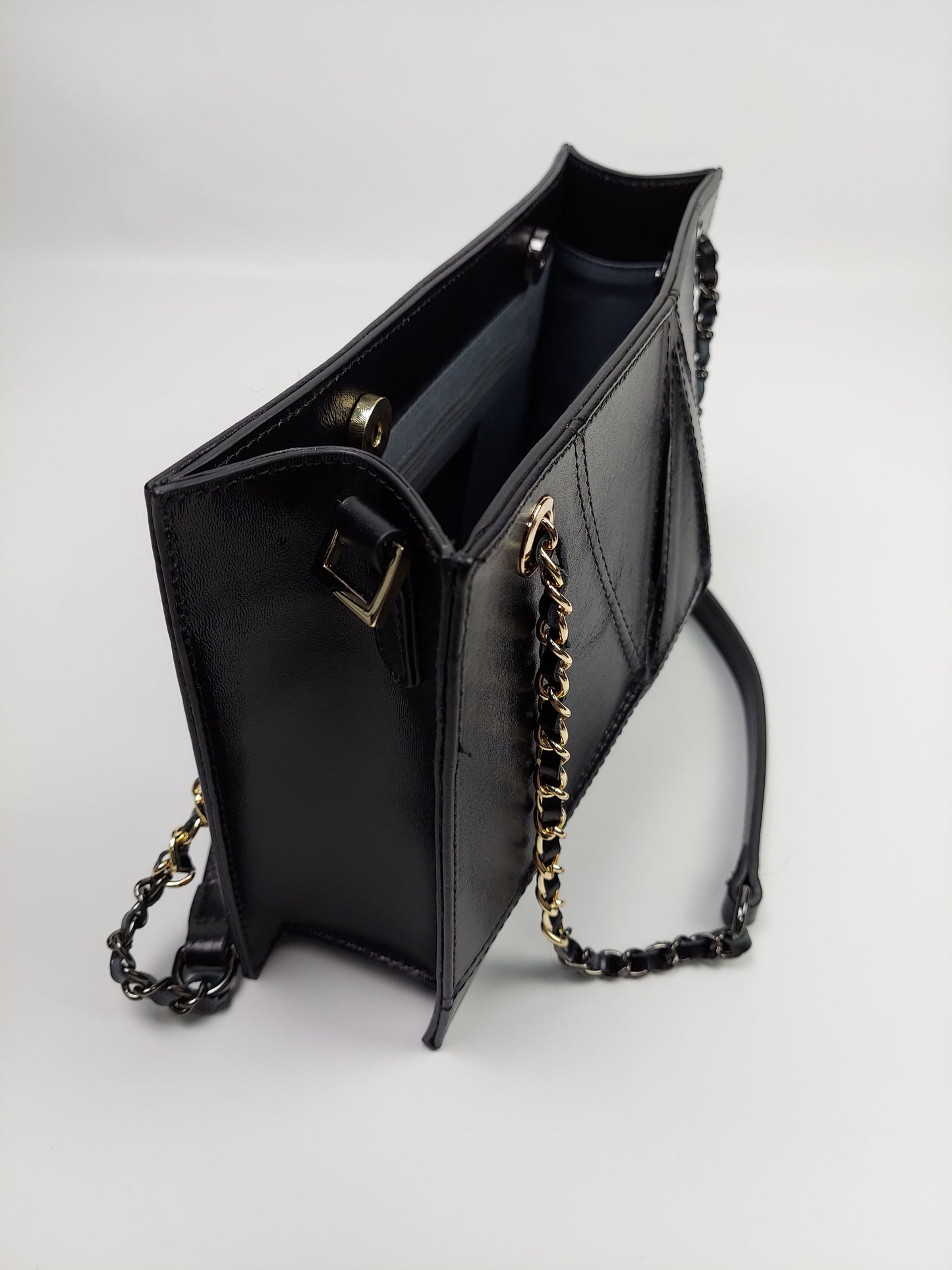 black cross body handbag