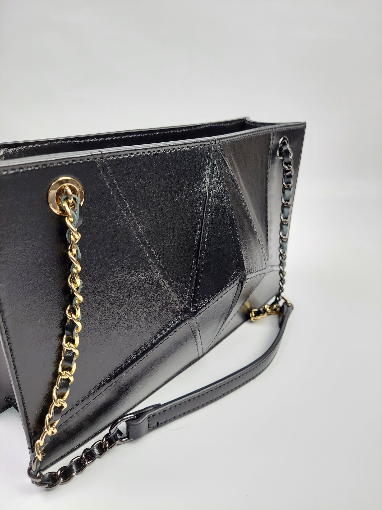 black shoulder handbag collection